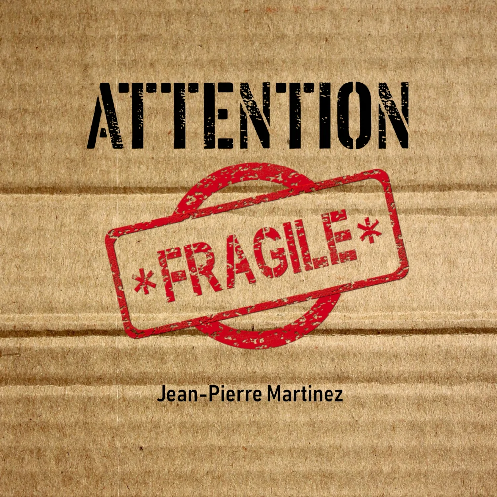 Attention fragile, la chanson de la pièce de Jean-Pierre Martinez, disponible sur toutes les plateformes.